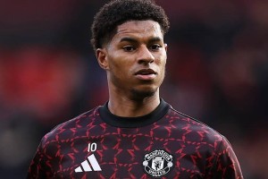 拉什福德坦言状态不稳是弱点，暗讽曼联环境太差