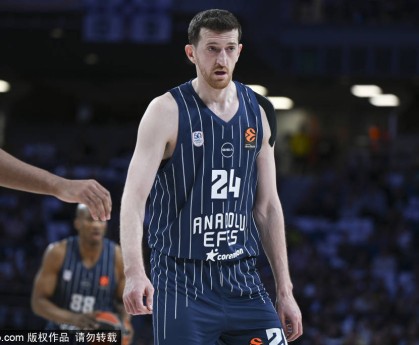 伯纳乌的困境：皇马在主场失分，巴萨领跑西甲