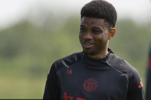 姆贝莫转会曼联惊天反转！偶像埃托奥密会，一席话改变命运？红魔5千万镑豪赌未来！