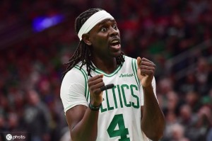 梅开二度！霍勒迪荣膺本赛季社会正义冠军奖