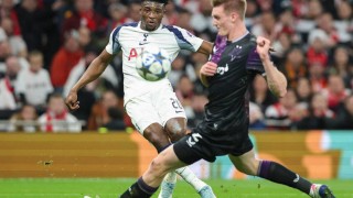 欧冠联赛阶段第6轮：热刺3-0布拉格斯拉维亚 西蒙斯造点破门库杜斯点射